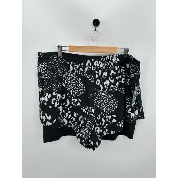 DSG Shorts Women 2X Black White printed Running Workout Compression Built In - Picture 1 of 8